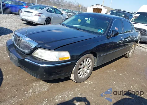 2007 Lincoln Town Car Signature from USA, damaged, VIN 1LNHM81V67Y635148